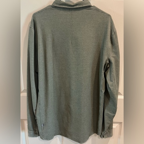 Lululemon Commission Long-Sleeve Shirt
Size L
Color: Mossy Green/Grey - Picture 3 of 10